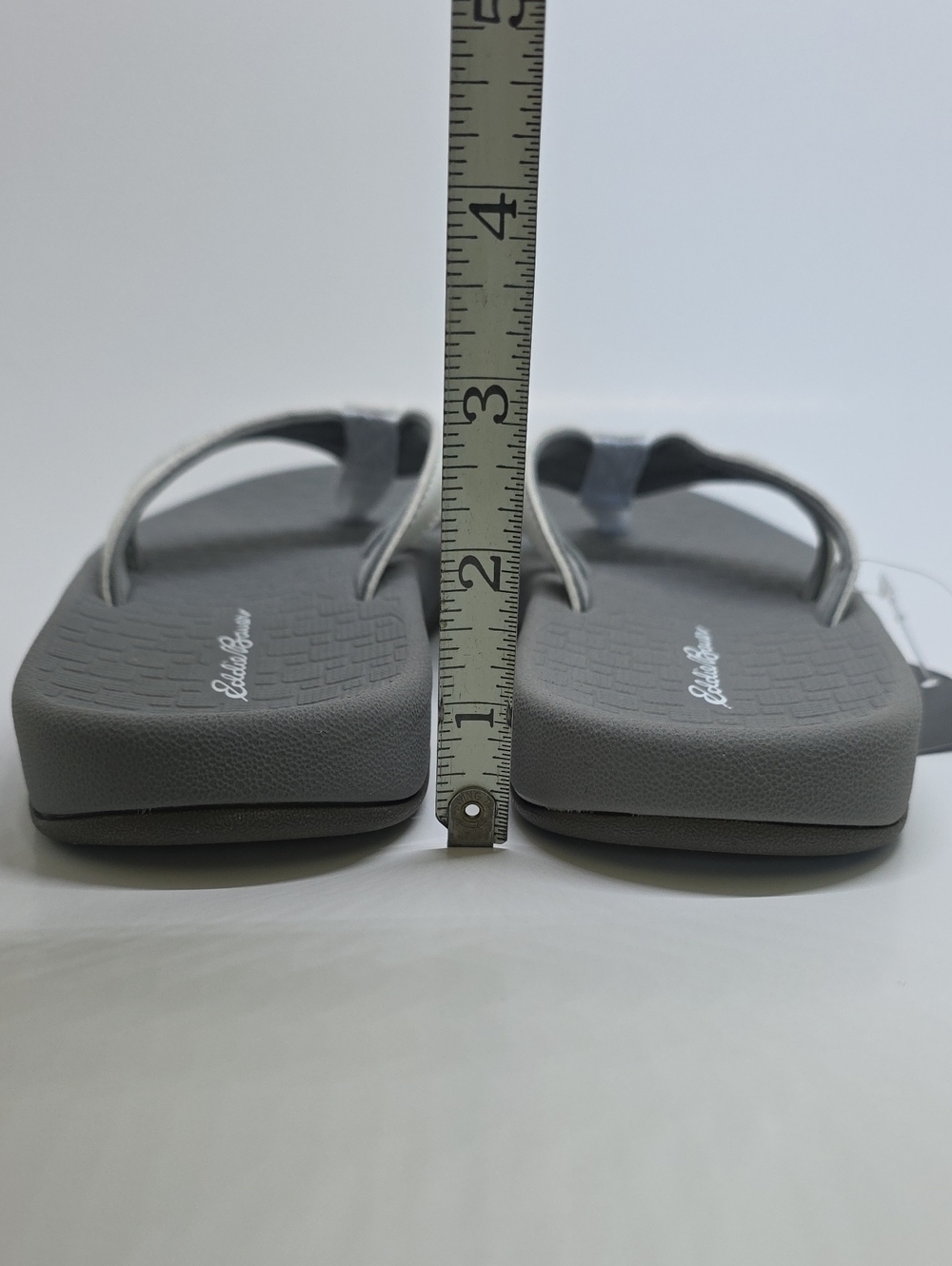 NWT Eddie Bauer White Faux Leather Flip Flops Slip On Womens 6 - Picture 6 of 14
